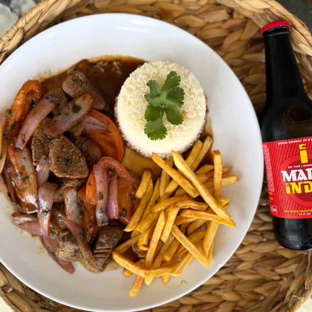 Lomo Saltado.